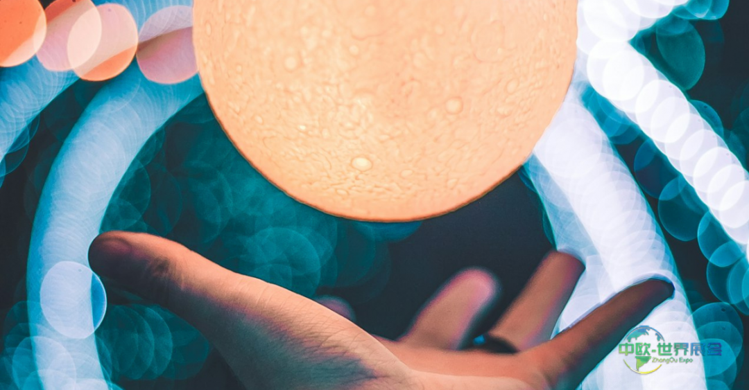 2026年巴黎包装周：马爹利推出创新扁平玻璃干邑瓶