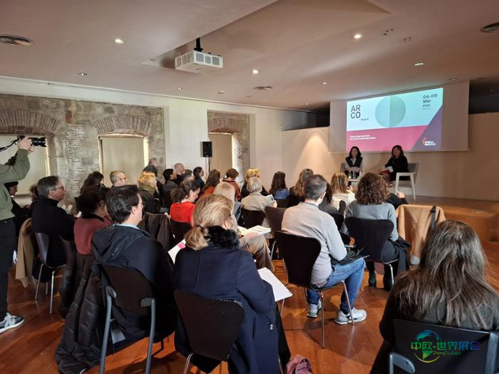 aspecto parcial rueda de prensa en barcelona