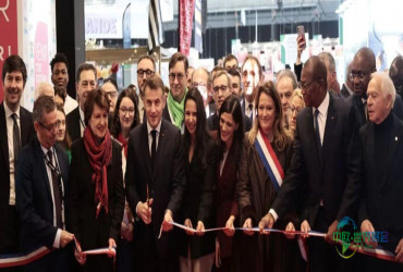 明星奶牛缺席，第62届法国农业博览会在紧张氛围中开幕