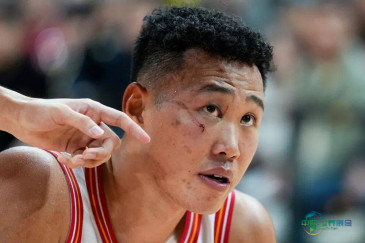 惊天翻盘！世预赛中国男篮客场力克日本队，济南籍球员贺希宁三分球建功