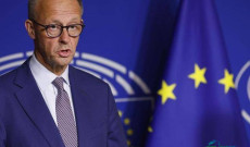 中方以高规格礼遇接待，默茨接受献花，步入人民大会堂之际，他道出九个字