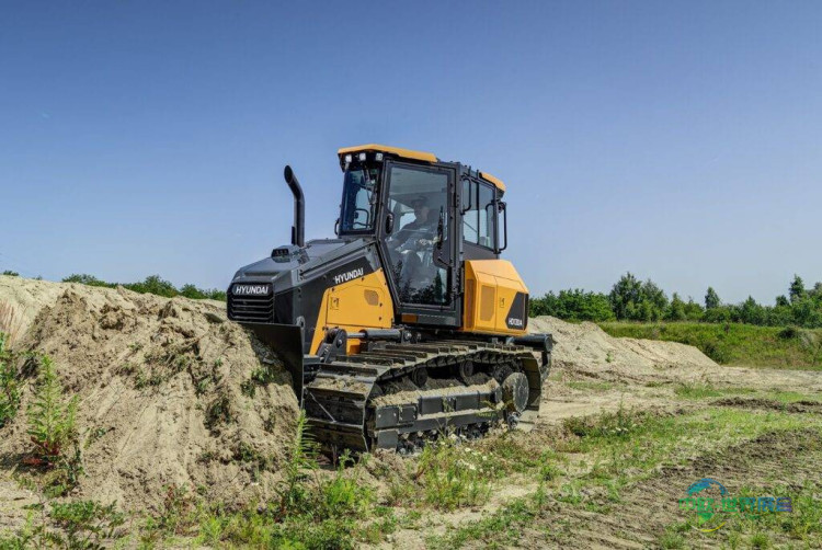 保加利亚索菲亚建博会现代HD130A推土机成中型推土机新标准