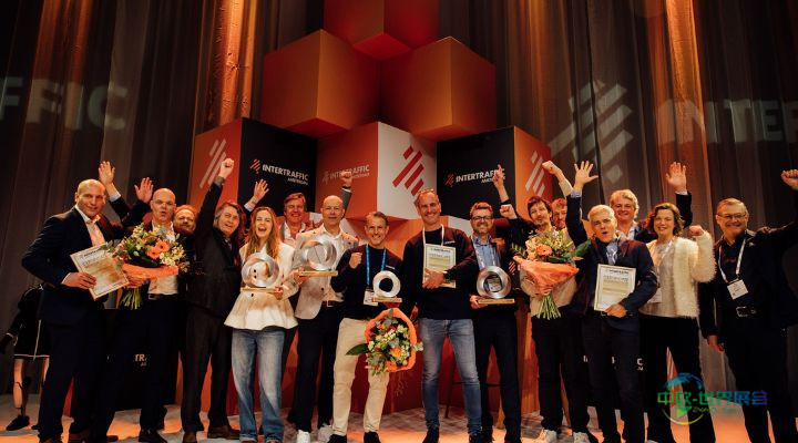 开幕式上的卡洛