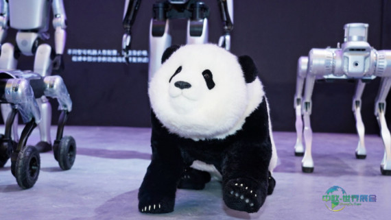 魔法原子现身AWE，将机器人从“关注焦点”转化为“商业价值”
