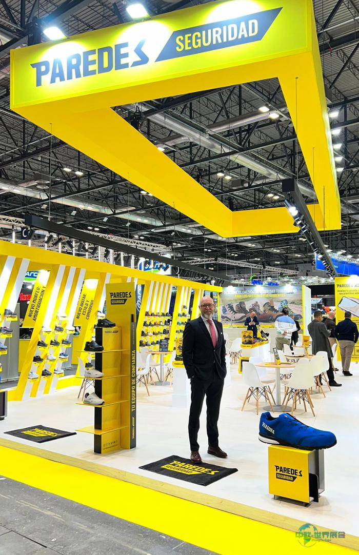 帕雷德斯安全公司西班牙商务总监路易斯·埃米利奥·费尔南德斯·伊瓦涅斯在SICUR 2026展会现场