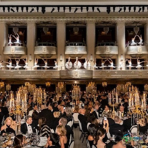 芭蕾舞者与超模为24K金周末增添璀璨星光