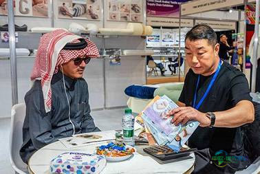 2025年沙特阿拉伯利雅得国际时尚生活方式展览会：Balalan家居设计公司展示定制家具和智能家居...