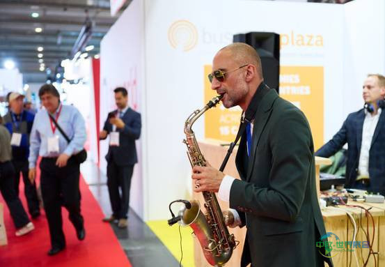 2025年比利时布鲁塞尔国际世界客车展览会：HÜBNER展出1085套双坡道系统