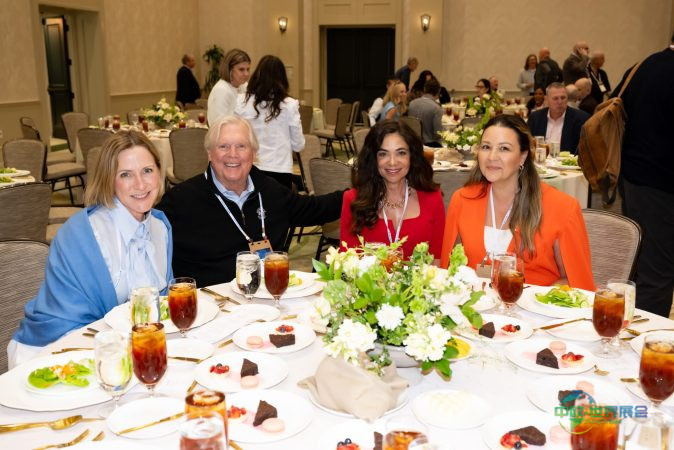 托马斯·坎普在SISO CEO峰会上荣获2026年克拉科夫奖