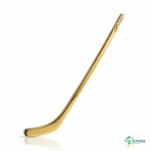 何塞·赫斯推出冰球纪念胸针 致敬2026冬奥双冠王