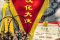 曹操陵寝前堆满止痛药，景区回应：每日都有新祭品，不会轻易丢弃