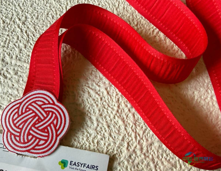 米兰奢侈品展：重塑胸卡挂绳