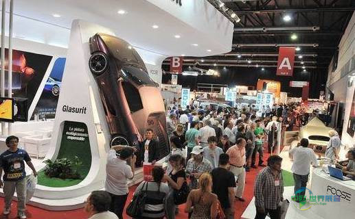 阿根廷布宜诺斯艾利斯国际汽车零配件及售后服务展览会：经典福特野马现场组装亮相