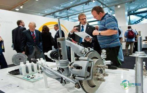 阿根廷布宜诺斯艾利斯国际汽车零配件及售后服务展览会：经典福特野马现场组装亮相